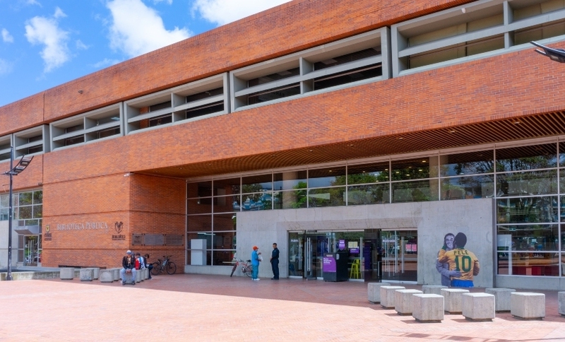 fachada de biblioteca pública