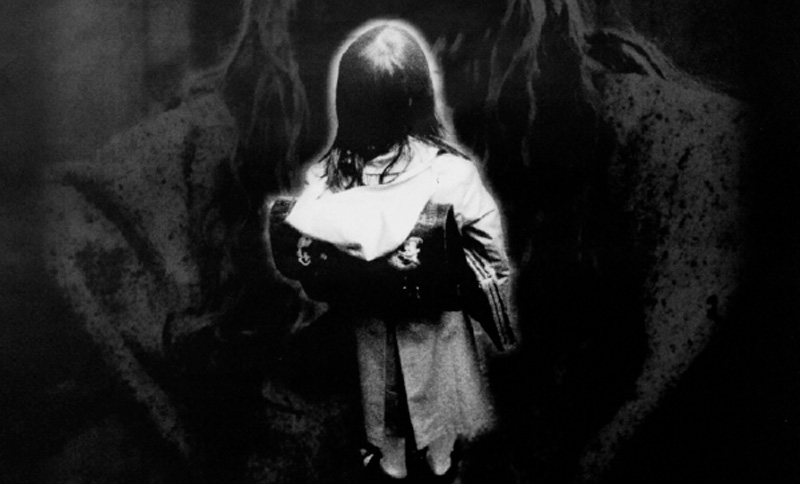 Niña de espalda