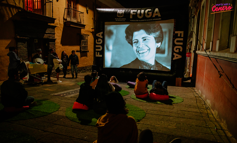 Pantalla de cine al aire libre