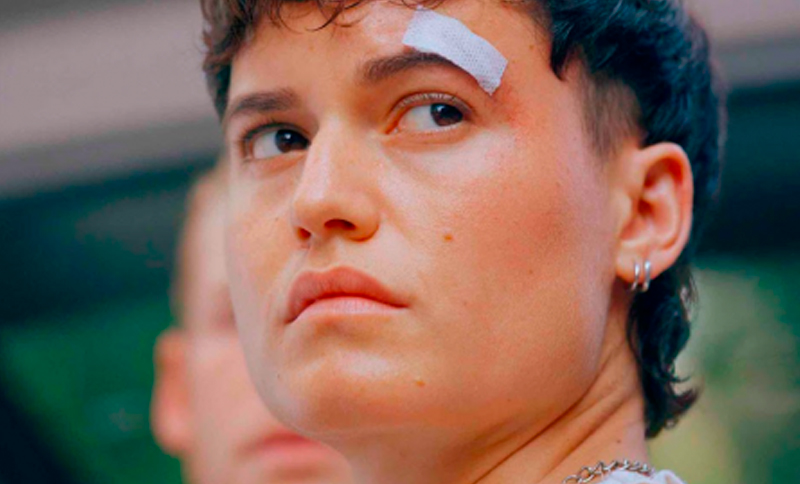Joven en una película del Ciclo Rosa de la Cinemateca de Bogotá