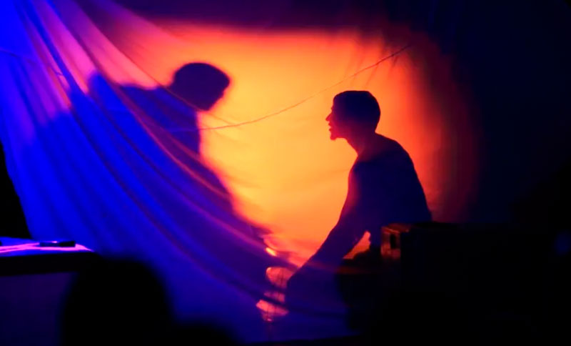 Humor de ascensoristas – una comedia irreverente