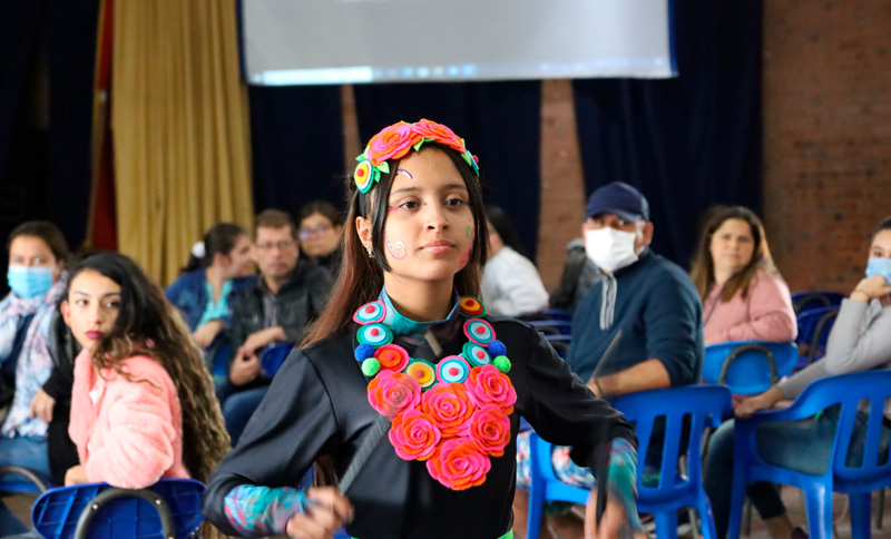 niña danzando