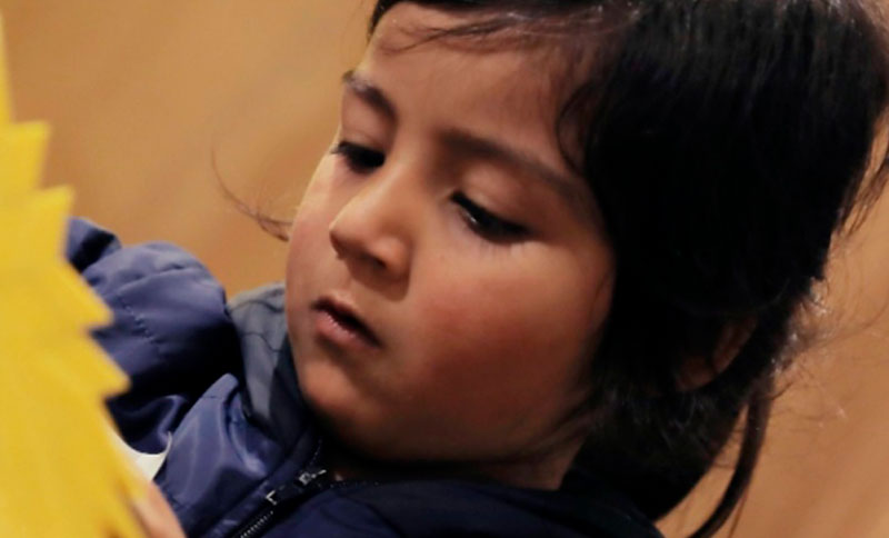 Niño jugando