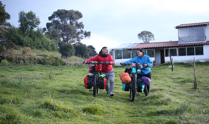 Hombre y mujer en bicicleta
