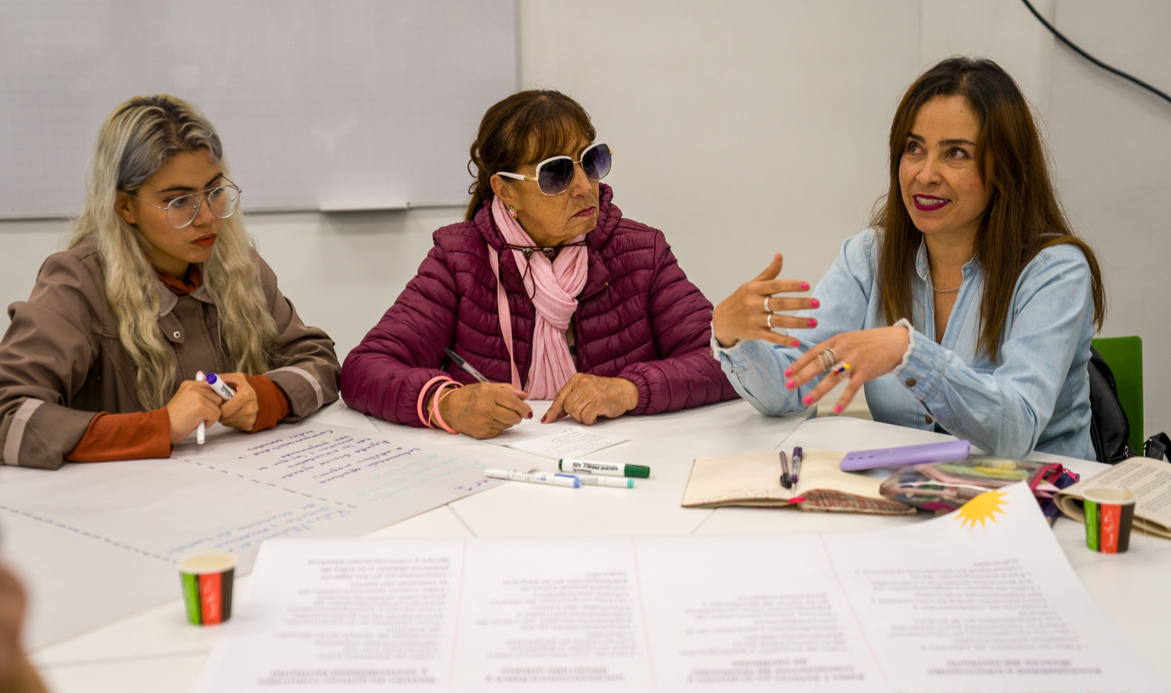 Mujeres hablando