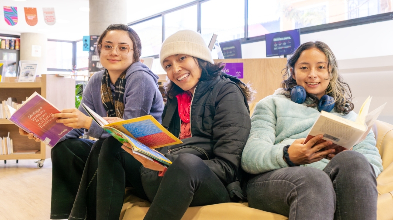Usuarias de la Biblioteca Pública El Mirador 
