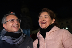 Pareja en Plaza de Bolívar