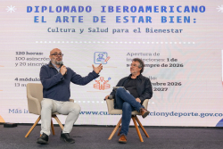 personas en charla