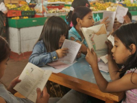 Libro al Viento en las plazas de mercado distritales.