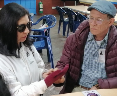 Pilar Barragán en compañía de Enrique King (Guía-intérprete).