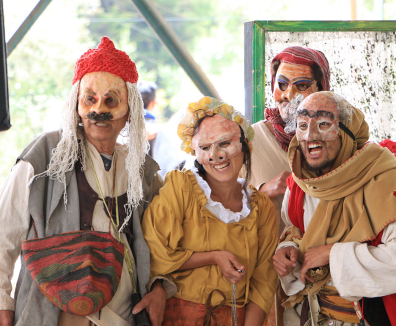 Personas disfrazadas