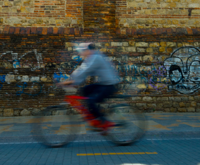 Persona montando bicicleta