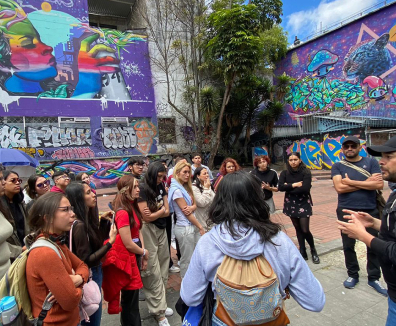 PErsonas recorriendo Bogotá