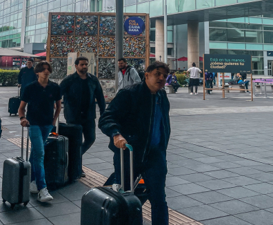 Perosnas en el aeropuerto