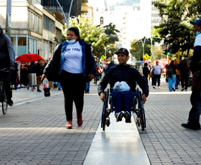 Personas en el centro de Bogotá