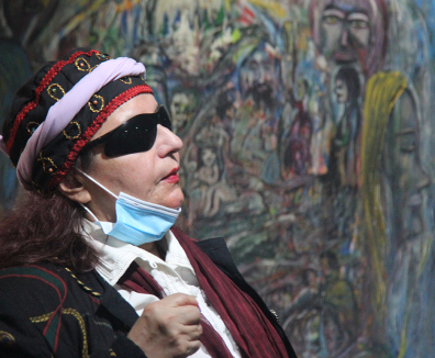 Persona ciega con gafas oscuras