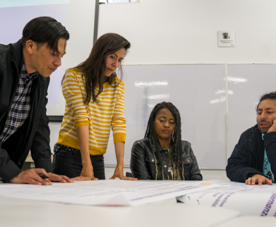 Personas trabajando en equipo