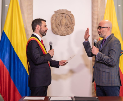 Momento de toma de juramento del nuevo Secretario de Cultura de Bogotá