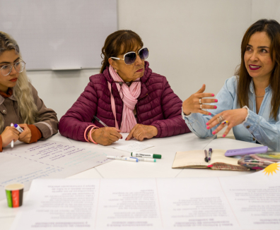 Mujeres hablando