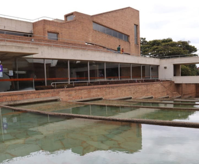 Biblioteca Virgilio Barco vista desde afuera