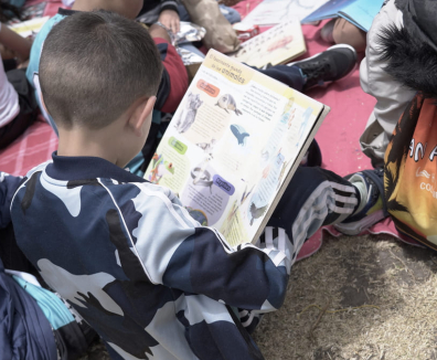 niño leyendo