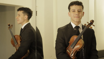 Santiago Ávila, concertino de la Orquesta Filarmónica Prejuvenil