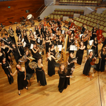 integrantes de La Orquesta Filarmónica de Mujeres en concierto