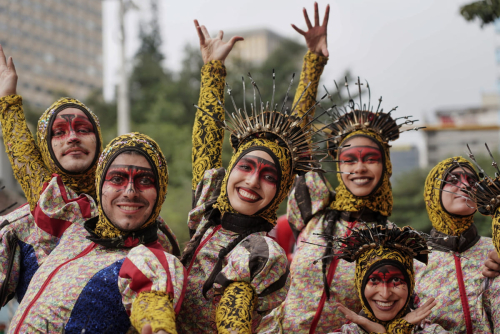 Foto desfile cultural comparsas