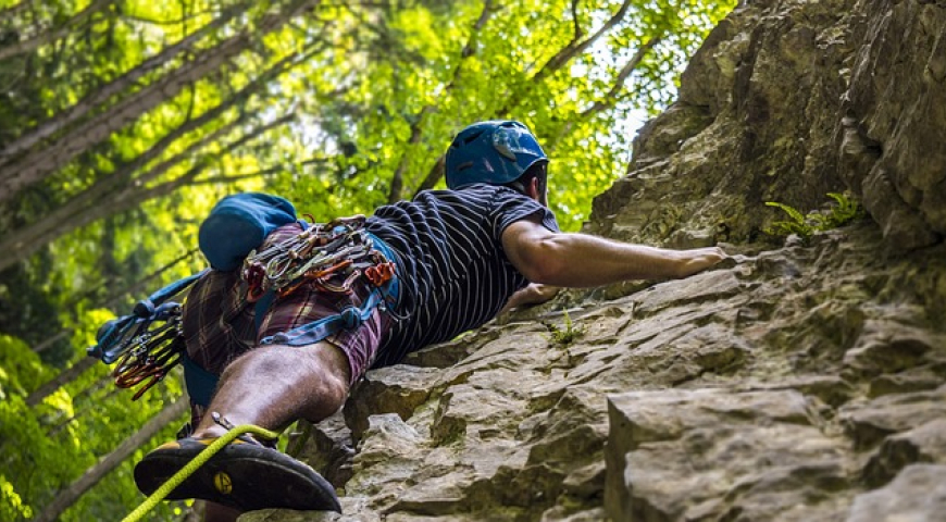 Escalada en roca. Foto: Pixabay.