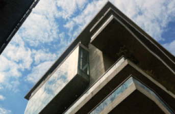 Fotografía de una parte de la fachada Centro Felicidad Chapinero