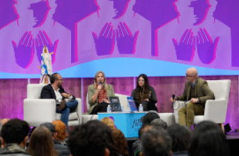 funcionarios presentando libros en FILBO 2026