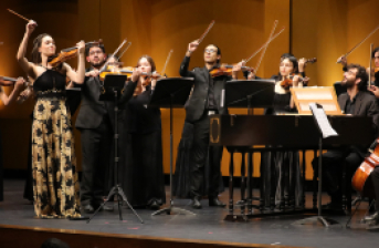 violinistas en escena