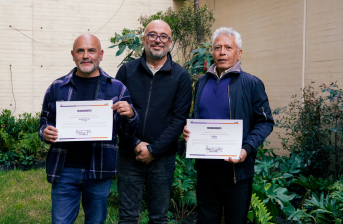 personas reunidas posando