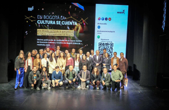 artistas en un escenario