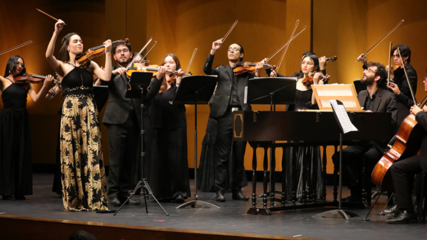 violinistas en escena